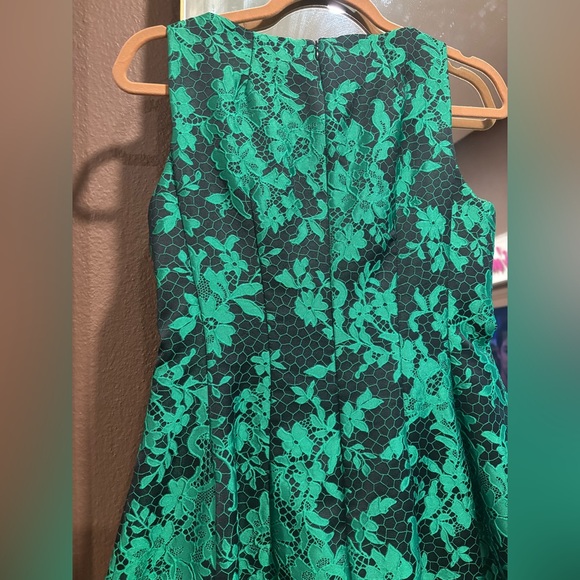 Alexia Admor Black and Green Floral Lace Mini Dress - Picture 6 of 9